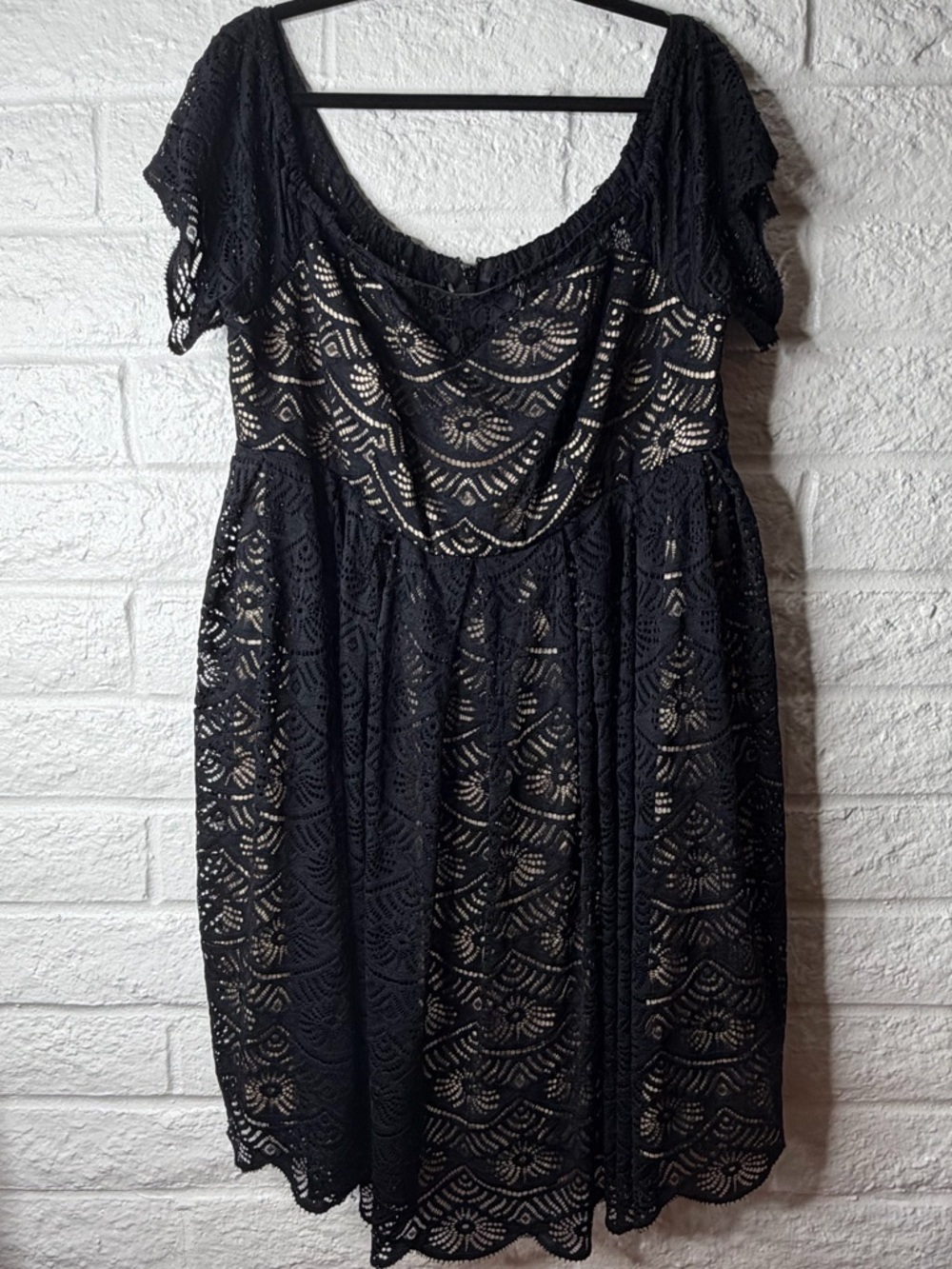 Torrid  Black Lace Dress Nude Built in Slip Zipper back Size 22